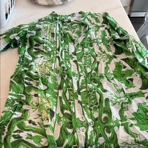 Green Patterned ladies cover up- dress. Purchased in Italy, tags attached. S/M